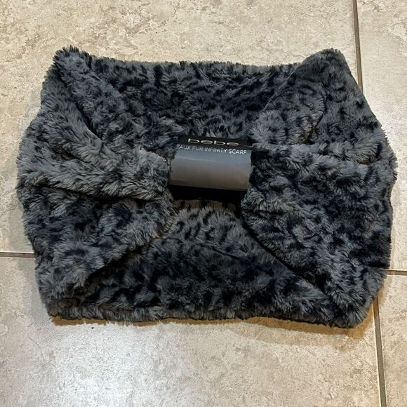 Bebe Berkshire Fashions Infinity Scarf Leopard Print Faux Fur Women's NWT - Picture 2 of 3
